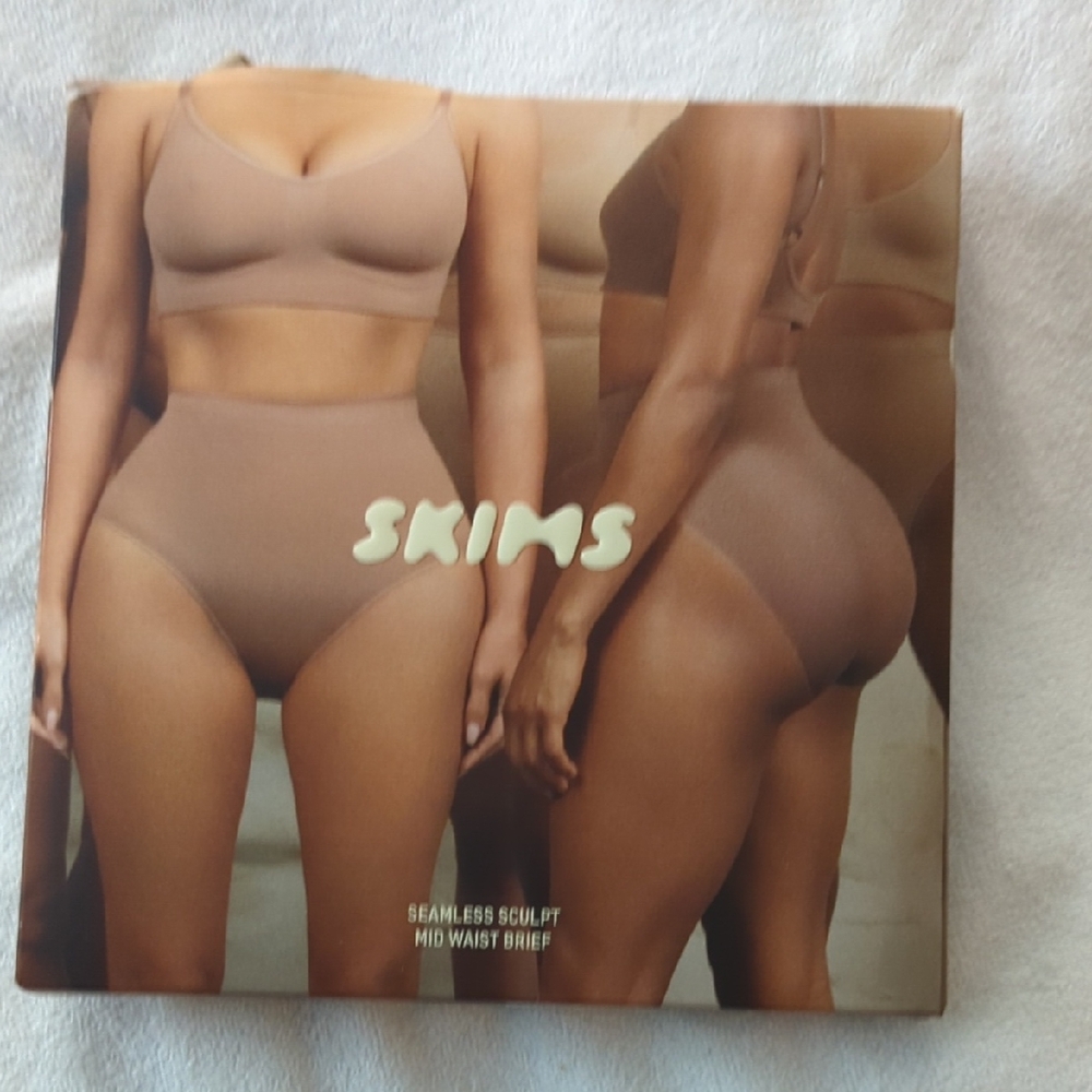SKIMS Mid Waist Brief - Brown